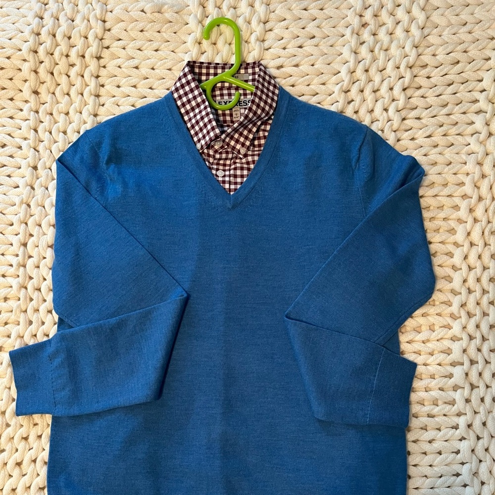 Men’s long sleeve v-neck sweater - blue
